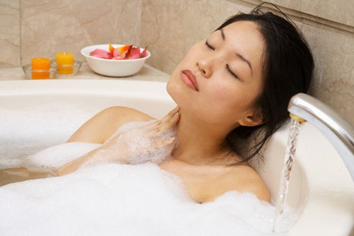 Bạn đã nghe tới cách giảm béo nhờ tắm nước ấm Cach_giam_beo_bang_nuoc_am__1